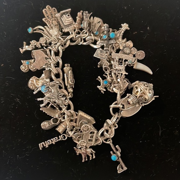 VINTAGE STERLING AND TURQUOISE LOADED WESTERN NATIVE AMERICANA CHARM BRACELET - Picture 11 of 13
